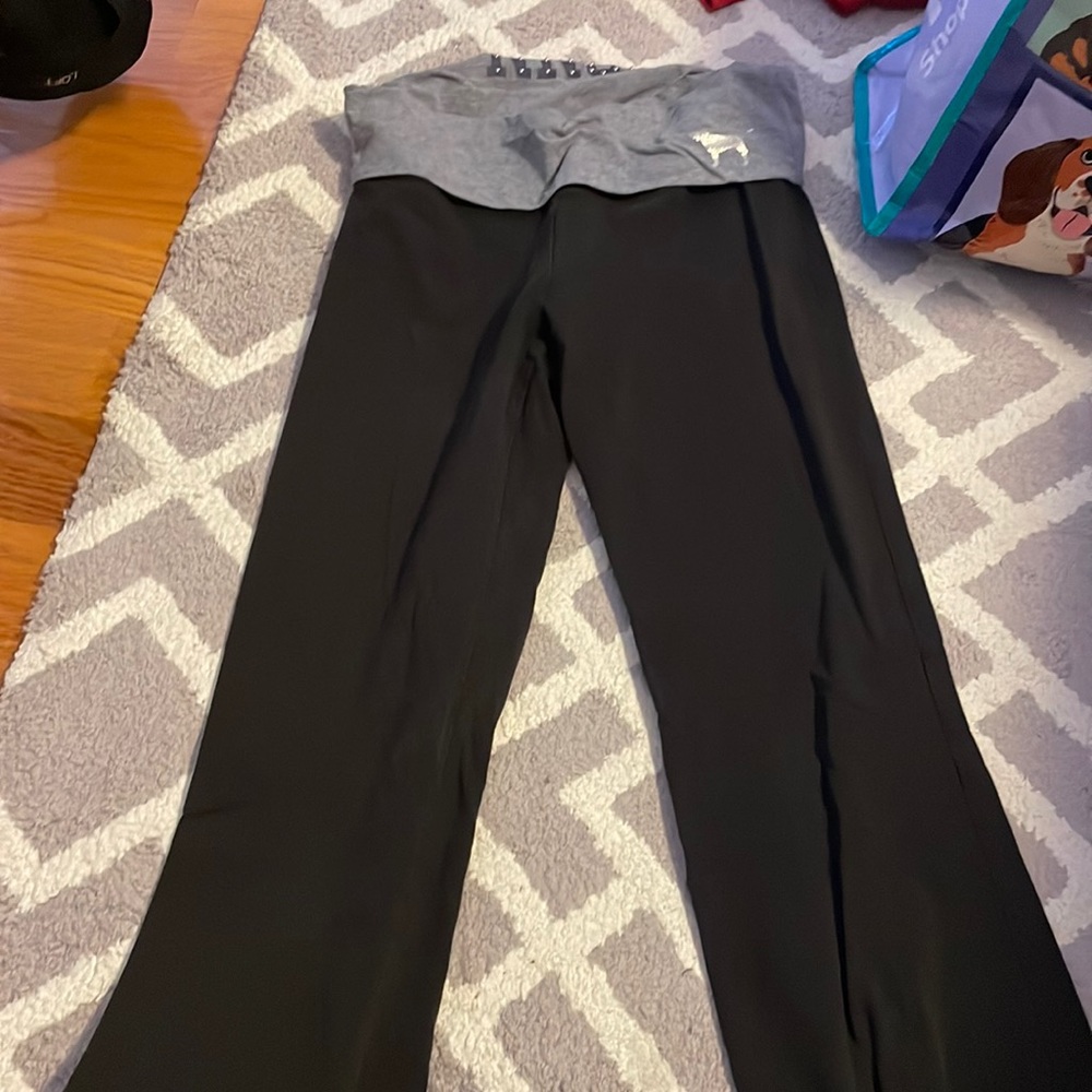 UCONN PINK black yoga pants. Size M.